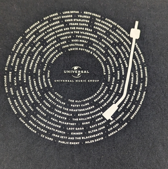 Record Store Day 4.22.17 Featuring Record Graphic with Band / Singers XL - Picture 1 of 7